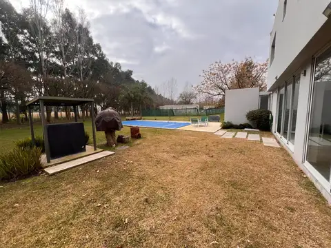 Venta de CASA 4 dormitorios, Posada de los Lagos  Brandsen