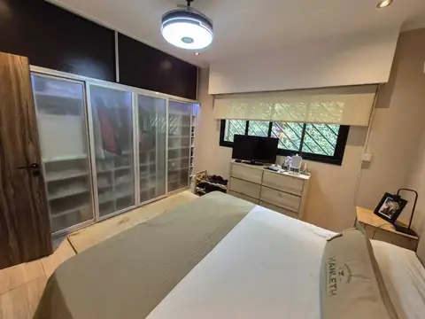 Casa con quincho y piscina en Venta en Caseros