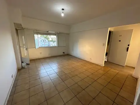 DEPTO 4 AMB C/PATIO Y COCHERA