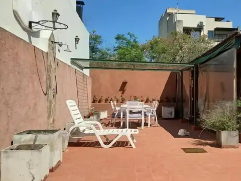 Venta de Casa de Época con Terraza y Jardín en Villa Ortuzar