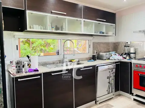 Casa 5 ambientes con 4 baños