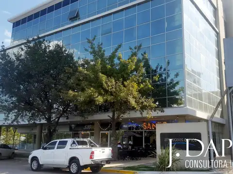 Oficina en Venta con 3 cocheras