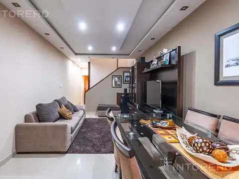Casa 4 ambientes con 2 baños