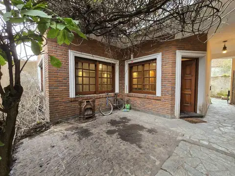 CASA 4 AMBIENTES VENTA BERNAL TERRAZA APTO CRÉDITO