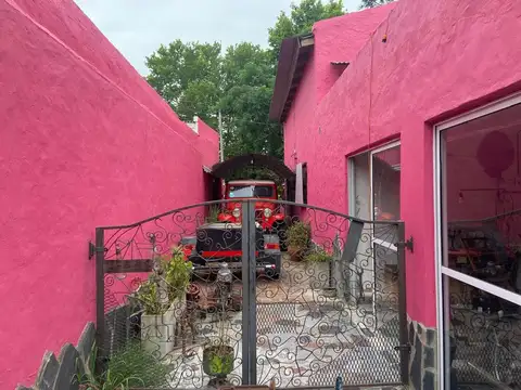 Casa en Venta con 2 cocheras