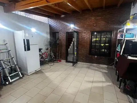 Depto Tipo Casa 4 ambientes con 2 baños