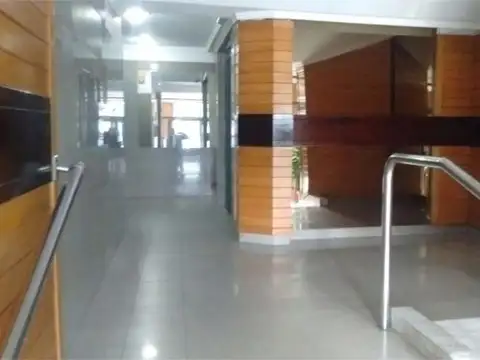 Oficina 7 ambientes con 4 baños