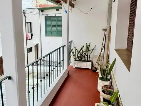 Casa en alquiler - 3 Dormitorios 2 Baños - La Plata
