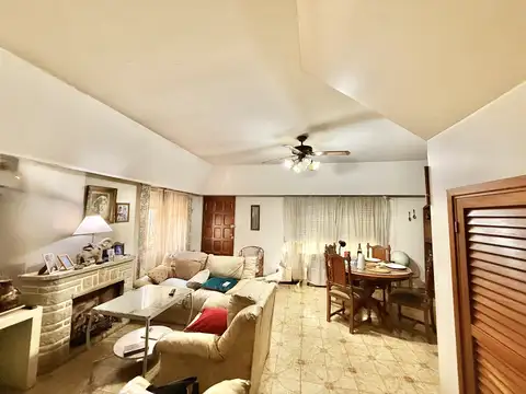 Casa 5 ambientes con 2 baños