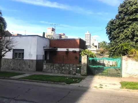 EN VENTA - CASA 4 AMBIENTES A RECICLAR - SAN MIGUEL