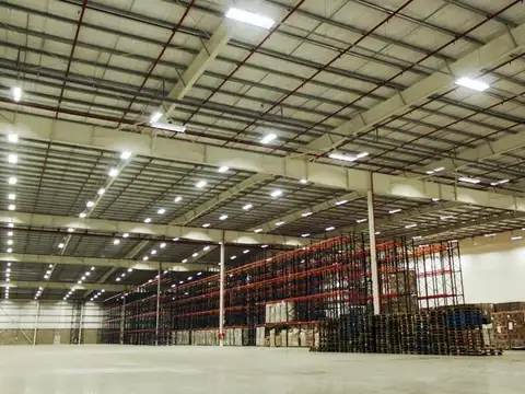 Depósito en Centro Logístico Premium en Triángulo de San Eduardo