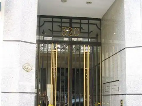 Oficina 20 ambientes con 24 baños
