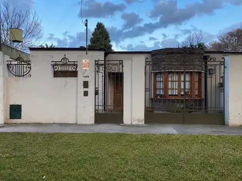 CASA EN ALQUILER   /CATAMARCA 1455