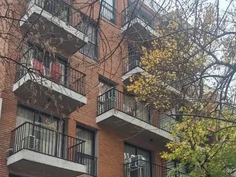 Departamento de 2 ambientes al frente con balcon - Sin garantia