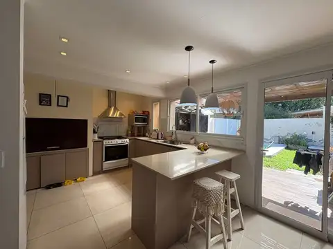 Casa 4 ambientes en venta Madariaga centro