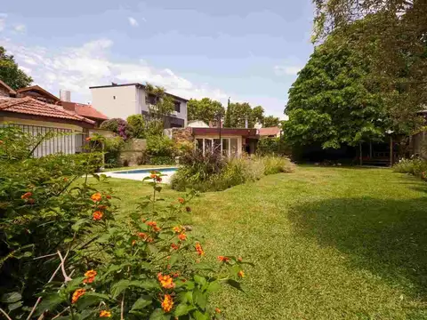 Casa en Alquiler con 1 cochera