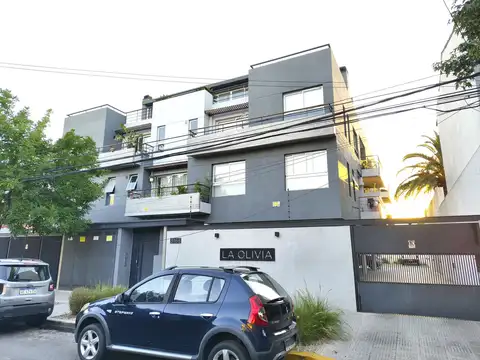 DEPARTAMENTO EN VENTA DE 2 AMBIENTES EN LA OLIVIA. COCHERA, BALCÓN Y AMENITIES. EXCELENTE UBICACION