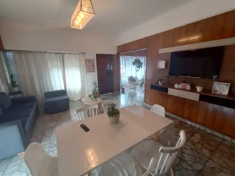 Casa 4 ambientes con 1 baño