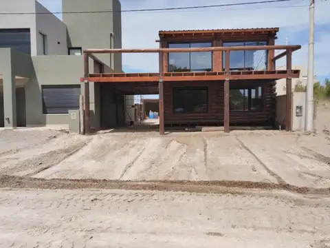 Casa en venta - 5 Dormitorios 3 Baños - Claromecó