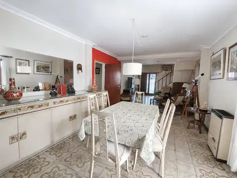 VENTA CHALET 5 AMBIENTES + DEPTO 2 AMB PARQUE LURO