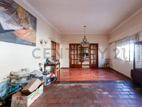 VENTA CASA 4 AMBIENTES + DEPENDENCIA, CON TERRAZA, PATIO, QUINCHO Y PARRILLA EN ALMAGRO