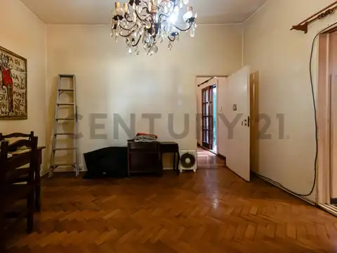 VENTA CASA 4 AMBIENTES + DEPENDENCIA, CON TERRAZA, PATIO, QUINCHO Y PARRILLA EN ALMAGRO