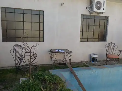 Casa al frente de 2 dormitorios en venta
