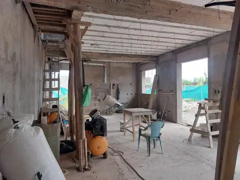 Casa 7 ambientes con 2 baños