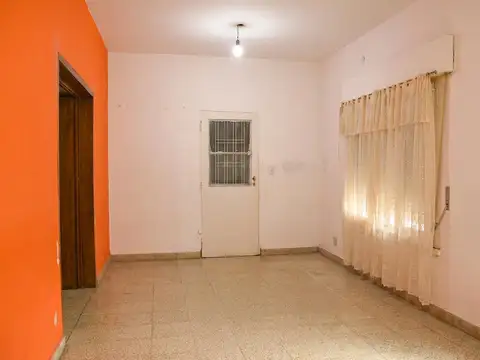 Casa 5 ambientes con 1 baño