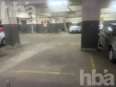 VENTA AMPLIA COCHERA FIJA Y CUBIERTA