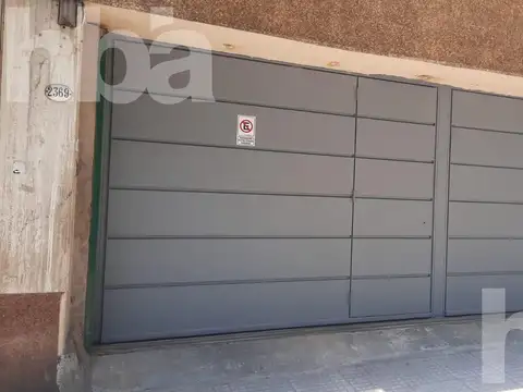 VENTA AMPLIA COCHERA FIJA Y CUBIERTA