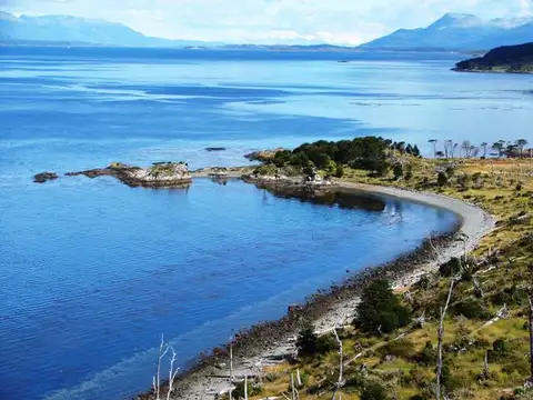 1000 has en el Fin del Mundo, con 4 km de costa sobre el Canal de Beagle