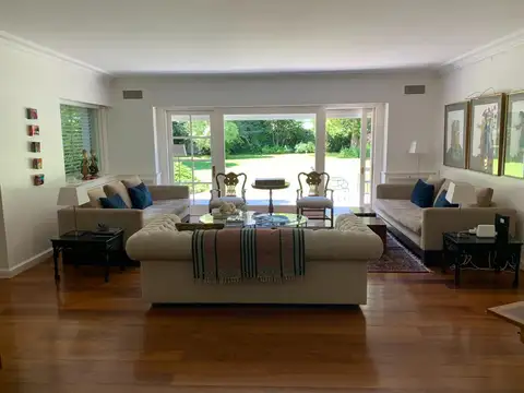 Casa 5 ambientes con 7 baños