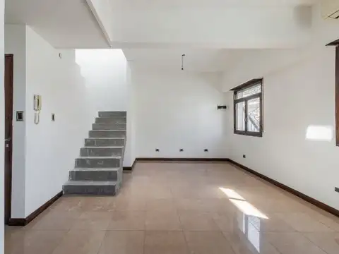 Avenida Caseros 3400, Piso 1