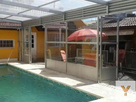 Casa 8 ambientes con 4 baños