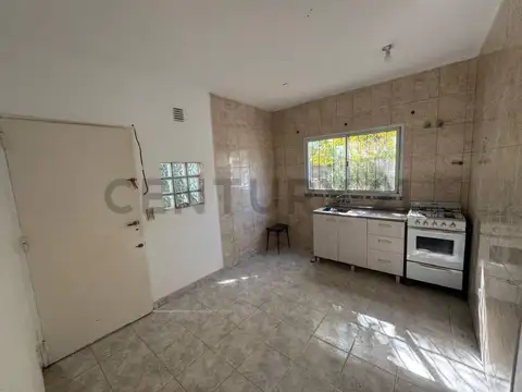 Casa en Venta con 4 cocheras