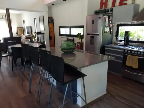 Casa 4 ambientes con 3 baños