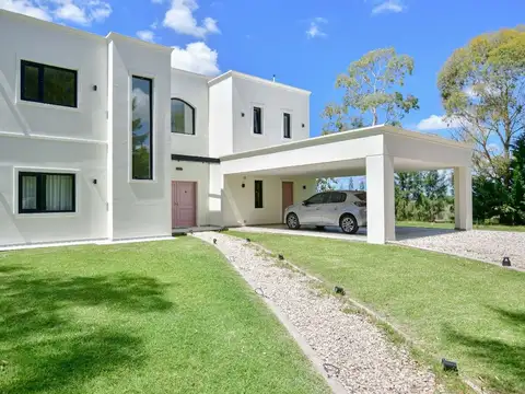 Casa 7 ambientes con 4 baños