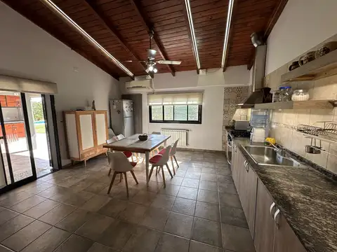 Casa 3 ambientes con 2 baños