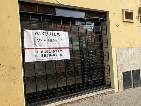 Alquiler. Local 33m2 Flores. Excelente ubicación. Lindo frente. Apto todo rubro. No paga expensas.
