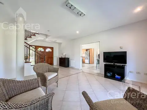 Casa en Venta con 2 cocheras