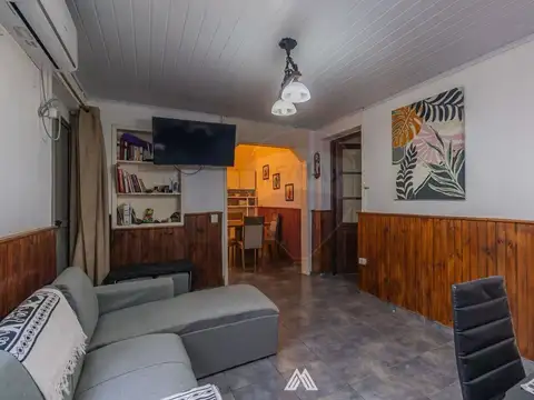 Casa en Venta - Peñarol - CON RENTA.