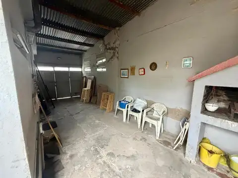 Casa con gran terreno en barrio Los Nogales
