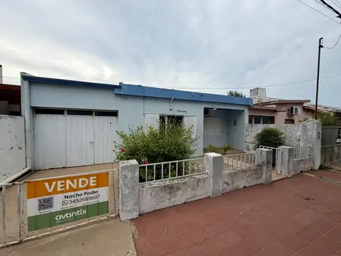 Casa con gran terreno en barrio Los Nogales