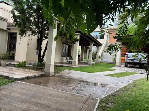 Casa de categoria en venta en Vistalba