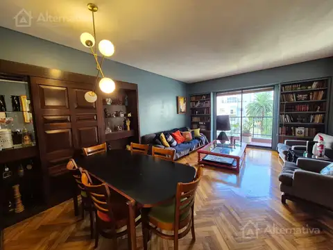 Marcelo T de Alvear al 1300 entre Uruguay y Talcahuano