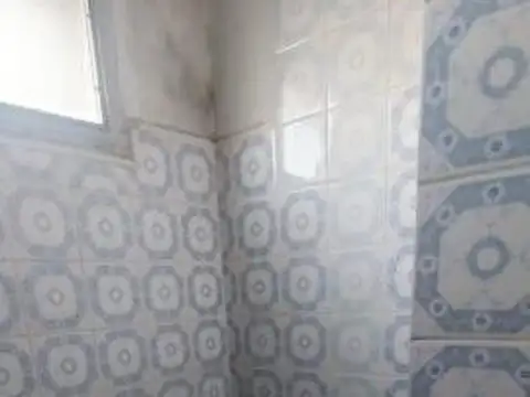 Casa en venta - 5 Dormitorios 2 Baños - 297mts2 - La Plata