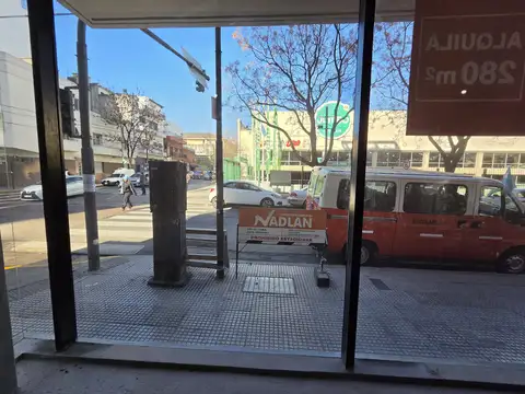 Almagro Alquiler espectacular local en esquina 280 m2 doble apto todo destino ESTRENAR SIN EXPENSAS