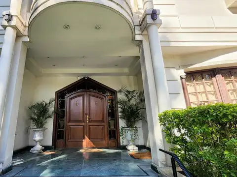 Casa 10 amb - 4 hab y 2 dep - Piscina - Sauna y Ducha Finlandesa - Garaje p 4 autos - Quincho -