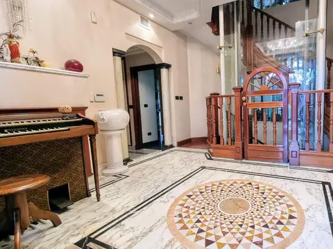 Casa 10 ambientes con 7 baños